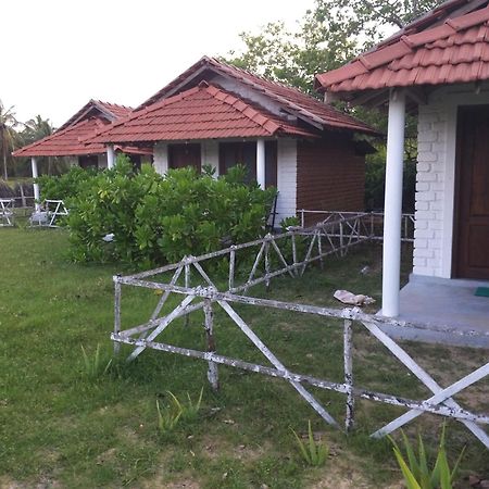 Windy Beach Cabanas Kalpitiya Chambre photo